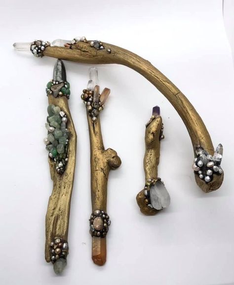 One of a kind Magic wands made of Driftwood stones and pearls Crystal Wand Diy, Nature Wands, Driftwood Wand, Viking Crafts, Magical Artifacts, Celtic Crafts, Wand Diy, Talking Sticks, Crystal Wands