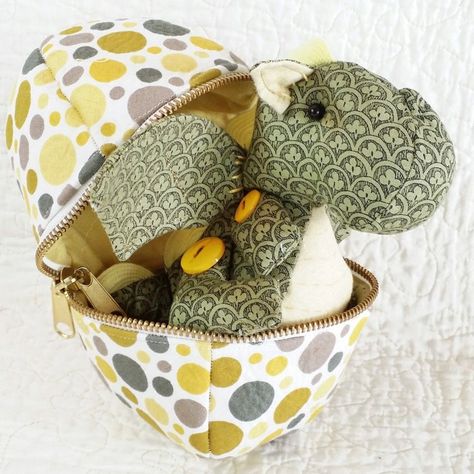 baby dragon egg More #Stuffedanimalpatterns Dragon Ideas, Dino Eggs, Dragon Eggs, Softie Pattern, Diy Bebe, Sewing Stuffed Animals, Easter Basket Fillers, Trendy Sewing, Dragon Egg