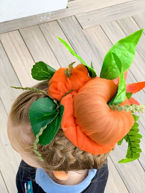 Pumpkin Hair Bun, Crazy Hair Day Halloween, Hat Hair Ideas, Crazy Hair For Kids, Apple Hair, Halloween Pumpkin Patch, Halloween Scenes, Pumpkin Hair, Pumpkin Hat