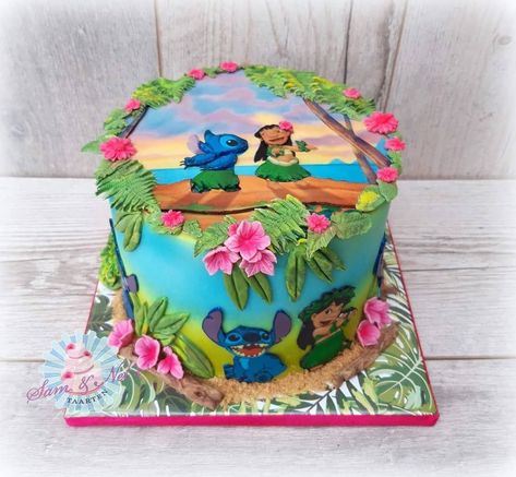 Lilo And Stitch Cake, Stitch Party, Stitch Cake, Disney Desserts, Lilo And Stitch Quotes, Disney Birthday Cakes, Baby Birthday Themes, Luau Birthday Party, Hawaiian Birthday Party