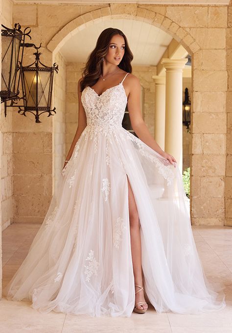 Wedding Dresses / Sophia Tolli (YIANNA | STYLE Y3133), collection fall, silhouette a line, neckline spaghetti strap, long Sophia Tolli, Wedding Dress Flowy, Bohemian Style Dresses, Pretty Wedding Dresses, Floral Wedding Dress, Cute Wedding Dress, Dream Wedding Ideas Dresses, A Line Wedding Dress, Cute Wedding Ideas