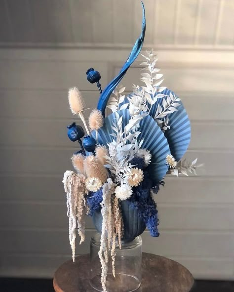 Flower Banquet For Bride, Blue Dried Flower Arrangements, Large Dried Flower Arrangements, Diy Dried Flower Arrangement, Blue Flower Arrangements, Floral Art Arrangements, Boquette Flowers, Flower Arrangements Simple, Floral Arrangements Diy