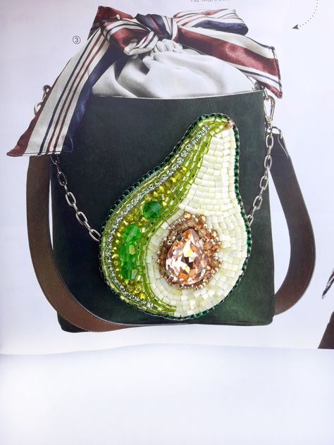 Beaded Avocado, Embroidery Brooch, Beaded Brooch, Brooches Handmade, Beaded Embroidery, Diy And Crafts, Avocado, Shoulder Bag, Embroidery