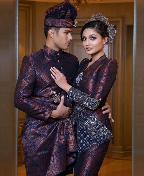 Songket Wedding Dress Modern, Traditional Malay Wedding Dress, Songket Wedding Dress, Wedding Songket, Rizman Ruzaini, Songket Wedding, Malay Wedding Dress, Nikah Outfit, Muslimah Wedding Dress