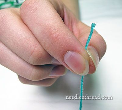 How To Separate Embroidery Thread, Surface Embroidery, Thread For Embroidery, Embroidery Beginner, Ribbon Embroidery Kit, Cross Stitch Beginner, Beginner Embroidery, Embroidery Lessons, Christmas Embroidery Patterns