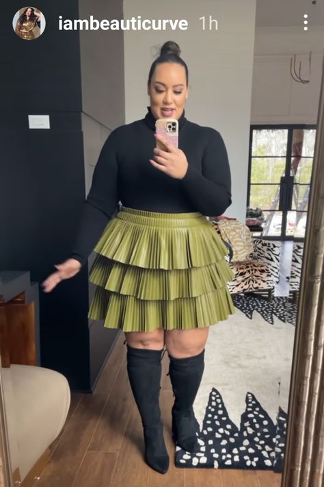 Tea Party Outfits For Black Women Plus Size, Plus Size Satin Skirt Outfit, Plus Size Classy Outfits, Big Women Fashion, Plus Size Fashion For Women, Plus Size Skirts, Curvy Girl Fashion, Curvy Outfits, Look Plus