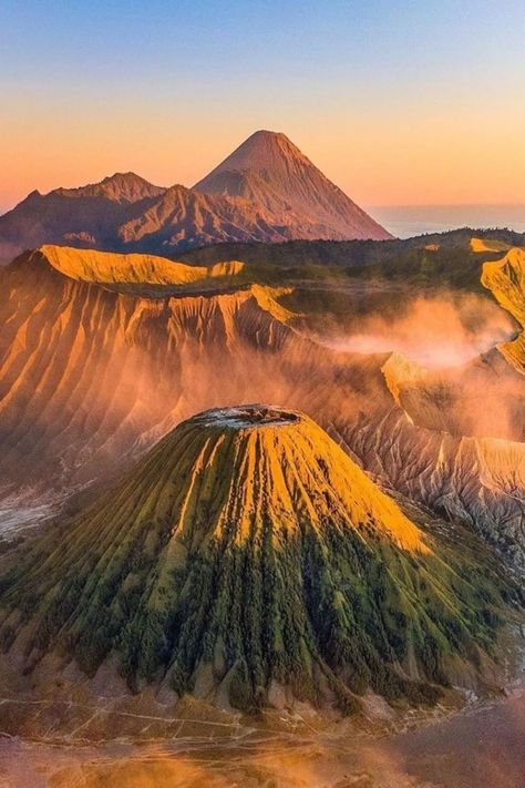 view mountains nature Mountain Photos, East Java, Best Sunset, Destination Voyage, Beautiful Mountains, Beautiful Places To Visit, Nature Travel, Most Beautiful Places, Volcano