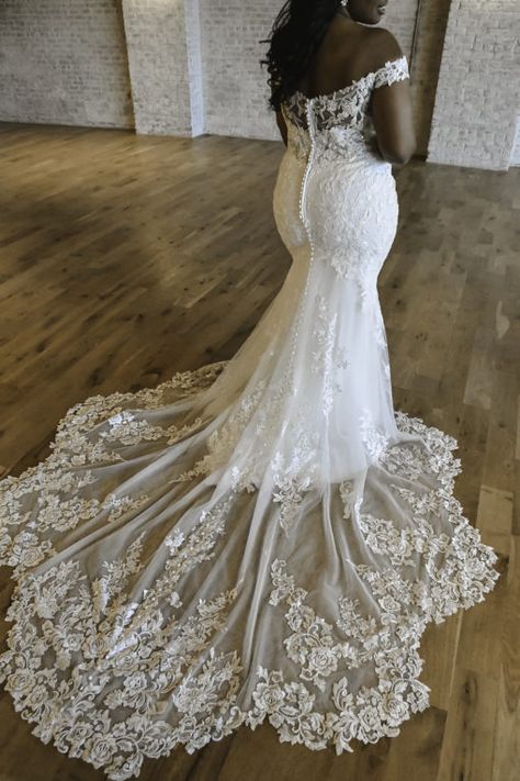 Plus Size Ballgown, Essence Of Australia Wedding Dress, Stella York Style, Plus Size Bride, Essense Of Australia, Curvy Bride, Kleinfeld Bridal, Romantic Lace, Plus Size Wedding