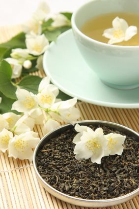 jasmine-tea Jasmine Tea Recipe, How To Make Jasmine Milk Tea, Jasmine Flower Tea Benefits, Jasmine Tea Aesthetic, Benefits Of Jasmine Green Tea, Jasmine Flower Tea, Green Tea Detox, Tea Wallpaper, Jasmine Tea