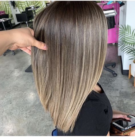 Color Melting Hair, Straight Hair Highlights, Balayage Straight Hair, Ombre Hair Blonde, Haircut Styles, Brown Hair Balayage, Hair Color Techniques, Light Hair Color, Balayage Hair Blonde