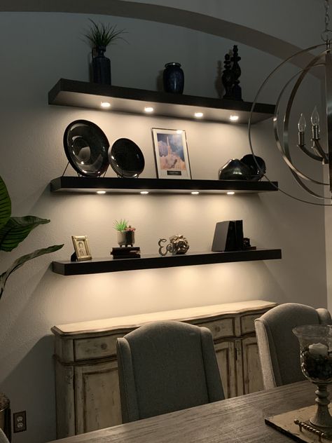 Black Book Shelf Decor Living Room, Floating Altar Shelves, Floating Shelves With Puck Lights, Living Room Wall Decor Above Tv, Black Floating Shelves Living Room, Floating Shelves Dining Room Wall, Repisas Aesthetic, Dining Room Floating Shelves, Decor Ideas Above Couch