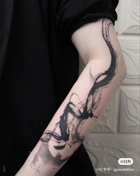 Anime Geisha Tattoo, Brushstroke Tattoo Arm, Abstract Brush Tattoo, Ink Brush Tattoo, Charcoal Tattoo, Brushstroke Tattoo, Black Watercolor Tattoo, Tattoo Chest And Shoulder, Black Red Tattoo