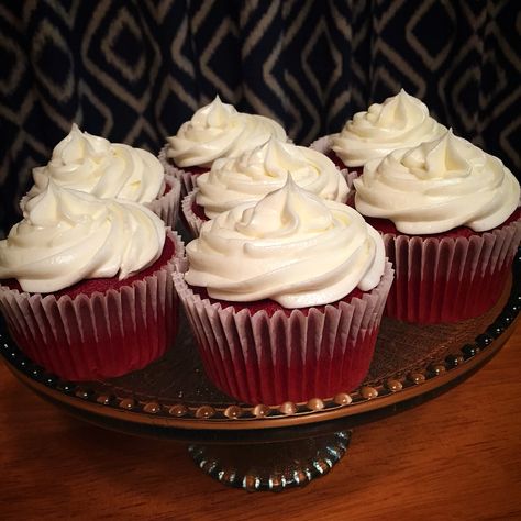 Red Velvet Cupcake Aesthetic, Red Velvet Cupcakes Aesthetic, Jumbo Cupcake Ideas, Jumbo Cupcakes, Jumbo Cupcake, Red Velvet Cupcake, Pretty Desserts, Beautiful Cupcakes, Valentines Day Desserts