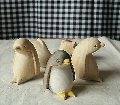 Bird Carving Patterns, Tre Kunst, Carved Wooden Animals, Wood Jewelry Diy, Whittling Projects, Carving Projects, Simple Wood Carving, Bird Carving, Wood Carving Designs