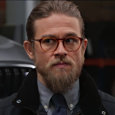 Charlie Hunnam Raymond Smith, Guy Ritchie Movies, Gentleman Movie, Ducktail Beard, Hair Movie, Mens Facial, The Gentlemen, Gentleman Aesthetic, Corte De Cabelo Masculino