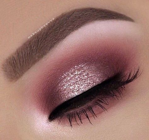 Pinterest@himanidave Machiaj Smokey Eyes, Quinceanera Makeup, Goth Eye Makeup, Make Up Designs, Make Up Gold, Makeup Sephora, Pink Eye Makeup, Makeup Tutorial Eyeshadow, Smink Inspiration