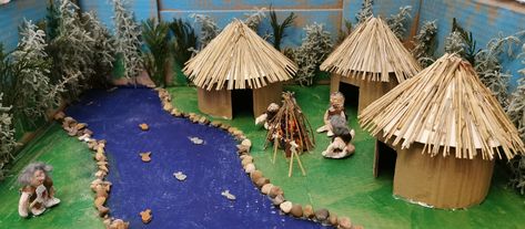 Benjamin's year 3 school project Stone Age Houses, Shoe Box Diorama, Native American Houses, Stone Age People, Native American Art Projects, Native American Projects, Stone Age Art, Fairy House Crafts, African House