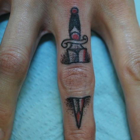 knife through skin, knuckle tattoo Knife Finger Tattoo, Simple Finger Tattoo, Font Tato, Tato Flash, Skin Tattoo, Knife Tattoo, Knuckle Tattoos, Finger Tattoo Designs, Meaningful Tattoos For Women