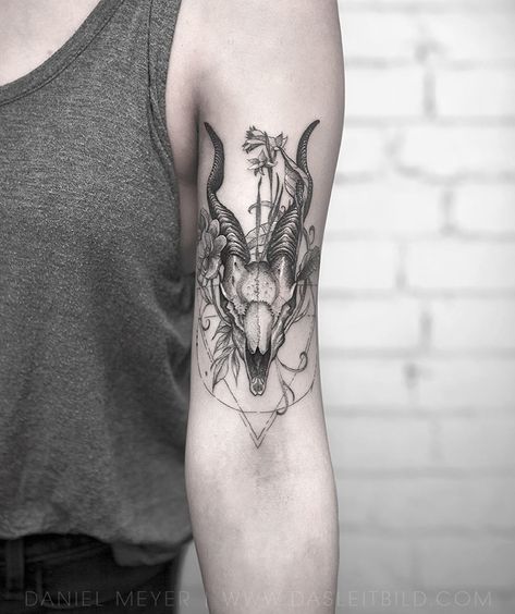 Animal Skull Hand Tattoo, Antelope Skull Tattoo, Antelope Tattoo, Goat Skull Tattoo, Dark Tattoo Designs, Animal Skull Tattoo, Dark Tattoo Ideas, Antelope Skull, Deer Skull Tattoos