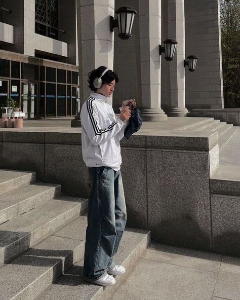 Minimal Fashion Men, Japan Street Wear, White Tee Outfit, Japanese Street Fashion Men, Kpop Fashion Men, Minimal Streetwear, Asian Streetwear, Japan Streetwear, Streetwear Fits