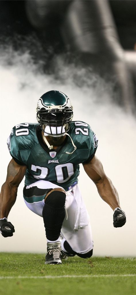 Cool Football Pictures, Brian Dawkins, Football Poses, Nfl Football Pictures, Nfl Football Art, Philadelphia Eagles Football, Nfl Football Players, Philadelphia Sports, Nfl Photos