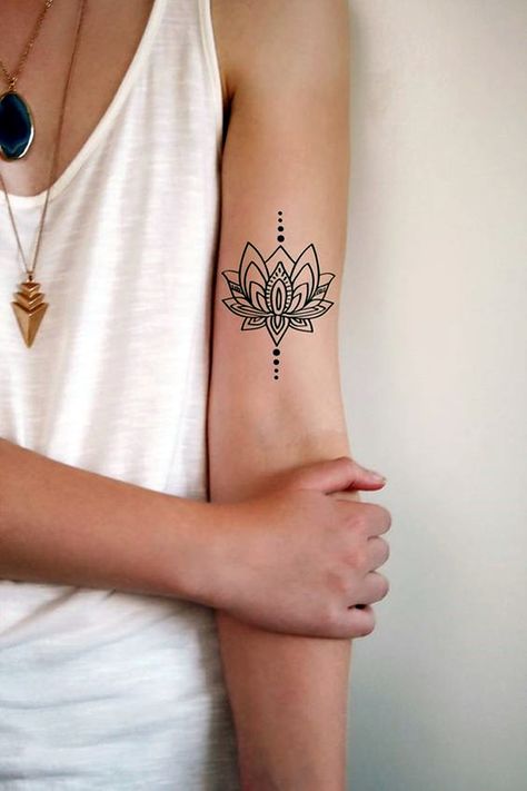 Floral Tattoo Ideas For Girls (3) Tato Mandala, Design Tatuaje, Tato Henna, Polynesian Tattoos, Tattoo Henna, Geniale Tattoos, Disney Tattoo, Geometric Tattoos, Japanese Tattoos