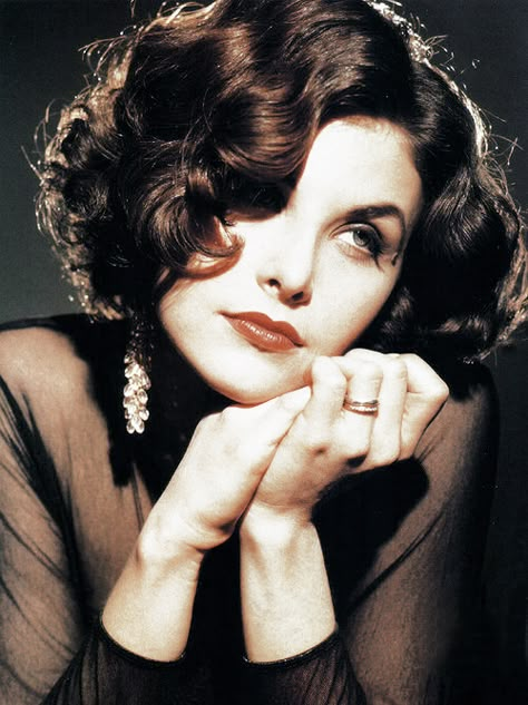 Sherilyn Fenn Audrey Horne, Sherilyn Fenn, Elisabeth Shue, 얼굴 드로잉, Face Drawing Reference, Photographie Portrait Inspiration, Human Reference, Short Wavy Hair, Poses References