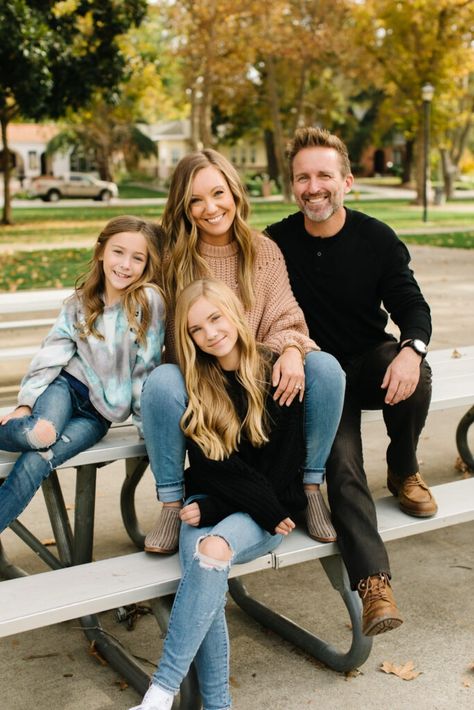 Family Gallery - Melissa Goodland | Award Winning Folsom Senior & Family Photographer Teenage Family Photos, Family Pictures With Teenagers, Folsom California, People Pictures, Teenage Daughters, High School Senior Portraits, California Photography, Family Posing, Instagram Photography