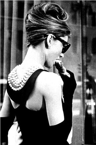 Top 25 French Twist Hairstyles With Pictures | Styles at Life Audrey Hepburn Hair, French Roll Hairstyle, French Twist Updo, French Twist Hair, Men's Long Hairstyles, Hepburn Style, Hairstyle Look, Breakfast At Tiffanys, French Twist