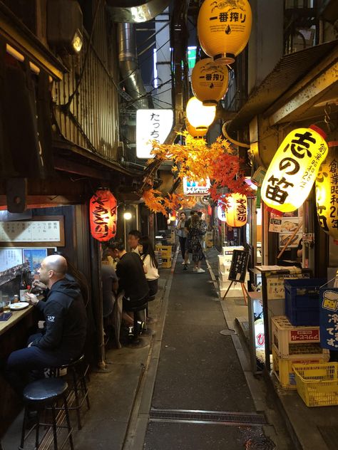 Street Food Stall, Japan Street Food, Tokyo Aesthetic, Tokyo Food, Back Alley, Kabukicho, Japanese Street Food, Ramen Shop, Japan Store