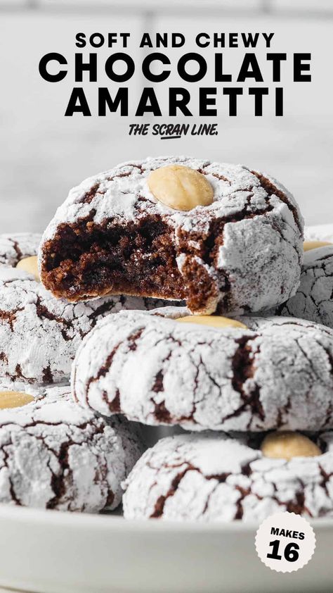 Chocolate Amaretti Cookies Amaretti Cookie Recipe, Xmas Cookies Recipes, Rich Holiday, Almond Desserts, Italian Biscuits, Almond Meal Cookies, Amaretti Cookies, Boozy Desserts, Almond Flour Recipes