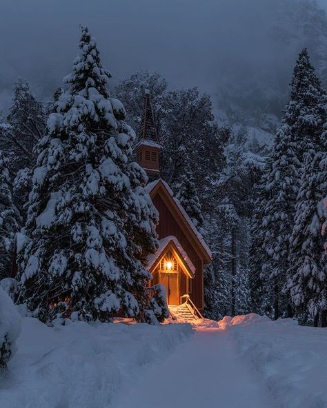 Traveling Goals, Paint Nature, Snowy Evening, Country Churches, Old Country Churches, Christmas Church, Country Church, Winter Wood, Winter Vibes