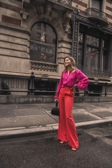 Winter Typ, Nyfw Street Style, Red Pants, Pink Outfits, Fashion 2020, Pink Outfit, Mode Vintage, Outfit Idea, Outfits Casuales