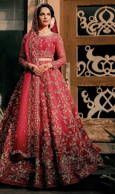 Bridal Lehnga Unique, Indian Designer Lehenga, New Bridal Dresses, Red Bridal Dress, Wedding Lehenga Designs, Latest Bridal Dresses, Bridal Dresses Pakistan, Stylish Wedding Dresses, Gaun Fashion