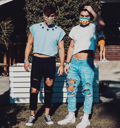 Grayson and Ethan Dolan male crop top Dolan Twins Coachella, Mens Crop Tops, Dolan Twins Memes, Dollan Twins, Coachella 2018, Coachella Outfits, Festival Outfits Men, Ethan And Grayson Dolan, Mens Crop Top