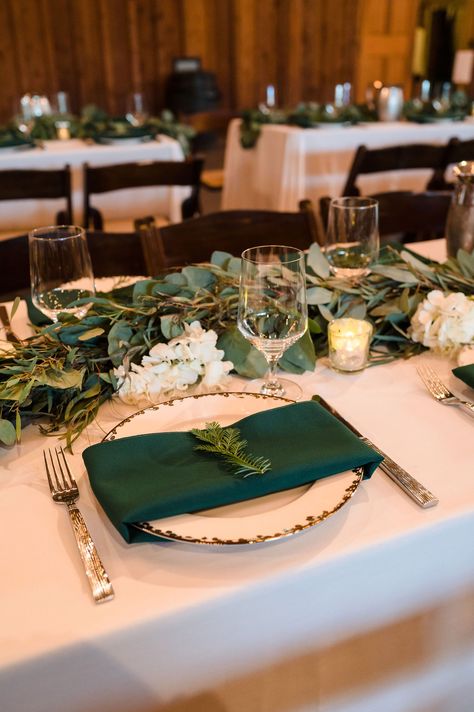 Off White linen, Laurel Leaf Plate, Forest Green Napkin, Ohana Stainless Silverware and Pure Stem Water Glass Leaf Plate, Wedding China, Green Napkins, Laurel Leaf, Wedding Plates, Leaf Plates, Bar Set Up, Wedding Linens, White Plates