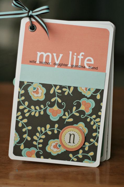 Create a mini album all about Mom this Mother's Day! Includes free digital album templates + a get to know you questionnaire for Mom. #mothersday Mother's Day Printables, Diy Gifts To Make, All About Mom, Diy Gifts For Mom, Creative Diy Gifts, Photo Album Diy, Mini Scrapbook, Mother's Day Diy, Mini Scrapbook Albums