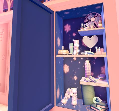 Royale High Campus 3 Locker Ideas, Rh Locker Ideas, Royale High Book Decal, Royale High Locker, Royale High Locker Ideas, Royal High Dorm Ideas Cheap, Royale High Dorm Closet, Royale High Dorm Ideas Campus 3, Alt Fits