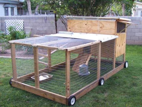 chicken tractor #buildingachickencoop Reban Ayam, Chicken Coop Decor, Chicken Barn, Portable Chicken Coop, Backyard Chicken Coop Plans, Chicken Tractors, Chicken Coup, Diy Chicken Coop Plans, Chicken Tractor