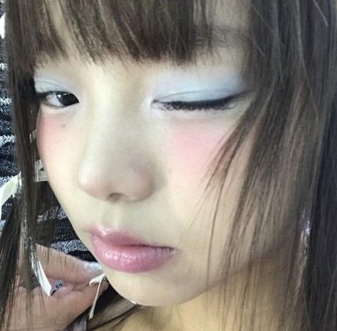 2000s Makeup Looks, Y2k Makeup, Japanese Makeup, Makeup Tut, Cute Makeup Looks, Blue Eyeshadow, Blue Makeup, Asian Makeup, Pretty Makeup