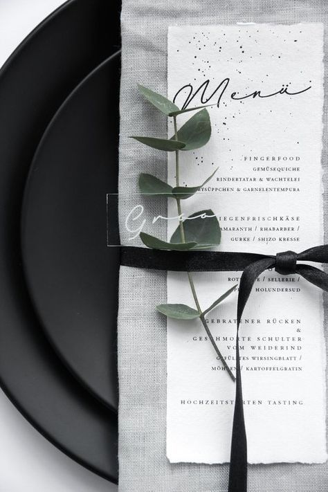 Napkins Wedding Table, Wedding Table Menus, Black And White Wedding Theme, Rustic Wedding Table Decor, Minimalist Wedding Decor, Wedding Tableware, White Wedding Theme, Trendy Wedding Invitations, Black Wedding Invitations