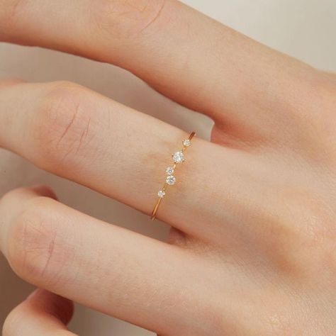 Gold,diamond rings design for Pakistani girls Simple Small Diamond Ring, Delicate Diamond Ring Designs, Small Ring Design, Elegant Simple Jewelry, Minimal Gold Engagement Ring, Small Diamonds Ring, Small Gold Rings, Small Diamond Jewelry, Dainty Rings Gold