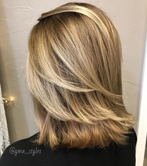 Sleek Golden Bronde Bob with Layers Layered Haircuts For Shoulder Length, Haircuts For Shoulder Length Hair, Medium Length Layered Bob, Medium Length Layered Haircuts, Medium Brunette Hair, Haircuts Layered, Layered Haircuts Shoulder Length, Medium Length Bobs, Layered Bob Haircuts