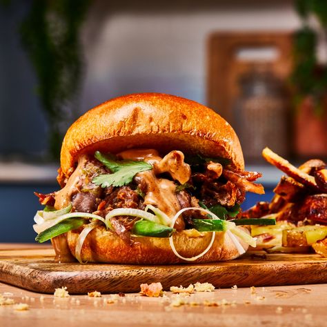 Hoisin Burger, Duck Burger Recipe, Food Seasons, Duck Sandwich, Duck Burger, Crispy Duck Recipes, Hoisin Duck, Fancy Burgers, Stags Head