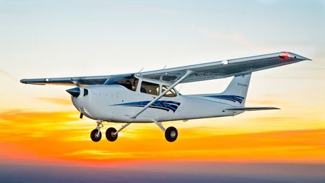 5 Things That Aspiring Pilots Should Know Before Starting Training Cessna Tattoo, Piper Aircraft, Glass Cockpit, Space Vehicle, Private Pilot License, Light Sport Aircraft, Dassault Aviation, Cessna 172, Student Pilot