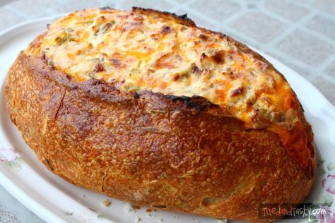 Cheesy Baked Dip Baked Dip, Bread Bowl Dip, Party Dip Recipes, Cinnamon Swirl Bread, Bread Dip, Swirled Bread, Leftover Bread, Bread Bowl, Cheesy Bread