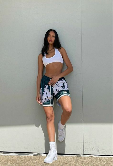 Mode Teenager, Look Kylie Jenner, Looks Hip Hop, Modele Fitness, Shorts Outfits Women, Basketball Clothes, Kleidung Diy, Neue Outfits, Tomboy Style Outfits