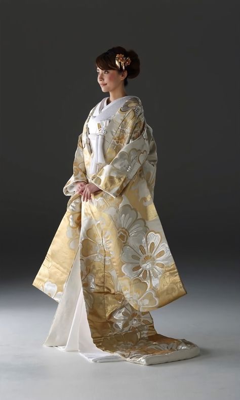 Japanese Wedding Dress, Bride Kimono, Traditional Japanese Clothing, Japanese Bride, Japanese Traditional Clothing, Kimono Japan, Traditional Japanese Kimono, Japanese Wedding, Japanese Clothing