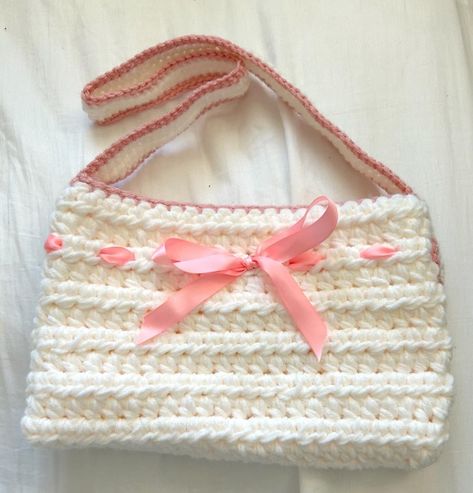 Crochet cute bow bag. Handmade crochet tote bag. One of a kind. Perfect for everyday Crochet Wall Art, Crochet Cute, Crochet Bows, Estilo Taylor Swift, Crochet Clothing And Accessories, Bow Bag, Diy Handbag, Handbag Pattern, Crochet Fashion Patterns