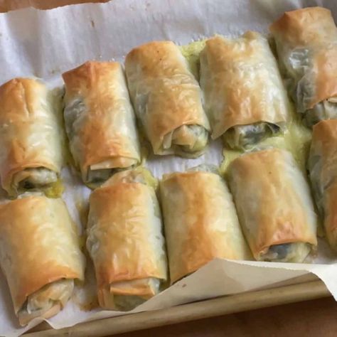 Feta Rolls, Turkish Borek, Philo Dough, Borek Recipe, Phyllo Dough Recipes, Phyllo Recipes, Spinach Rolls, Savory Tarts, Spinach Pie